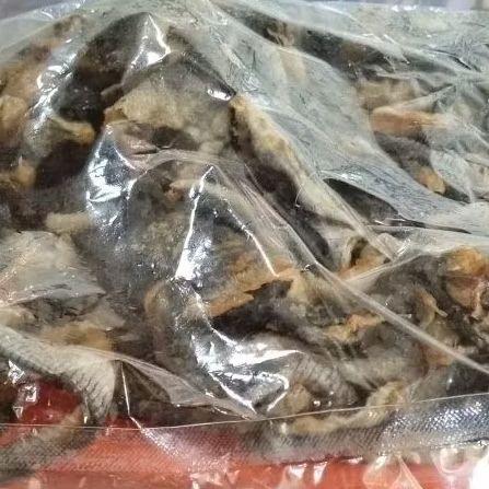 kerupuk kulit ikan salmon mentah 1kg original