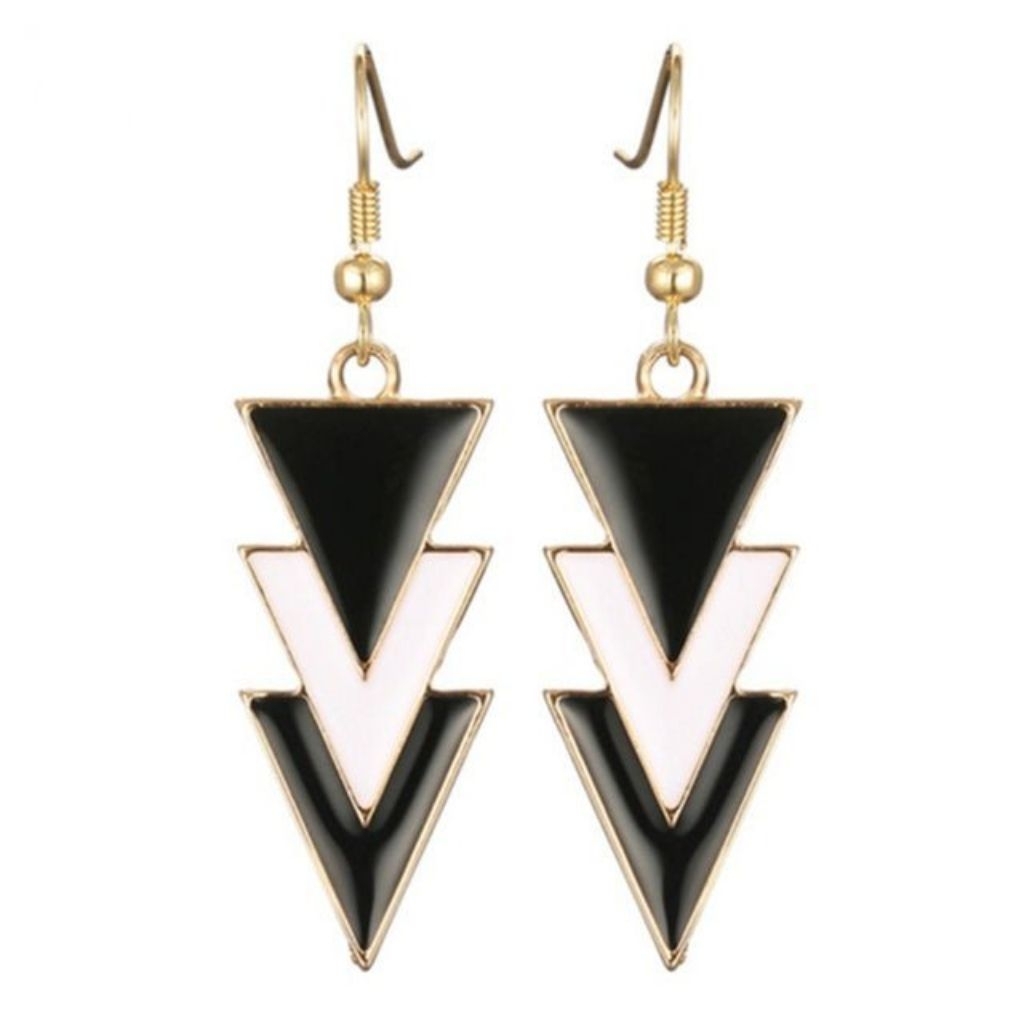 Anting segitiga hitam putih model gantung