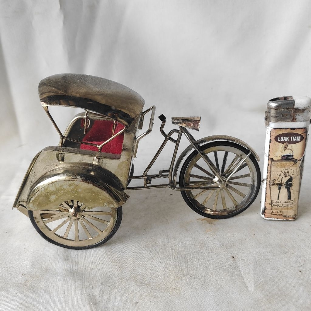 Pajangan Vintage Miniatur Becak Kuningan Lawas
