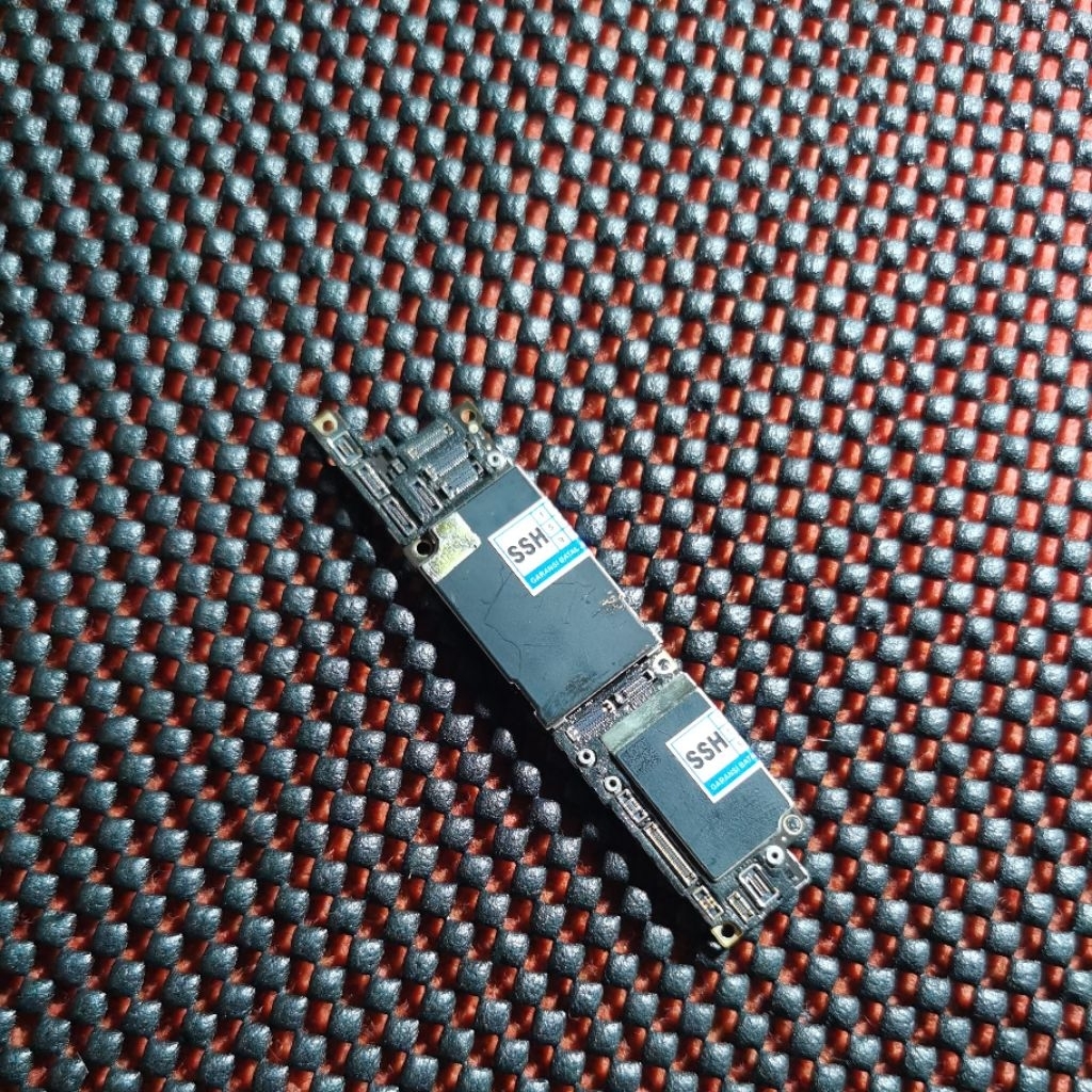 mesin iPhone xr mesin normal bisa pakai. minus ditaill baca deskripsi.