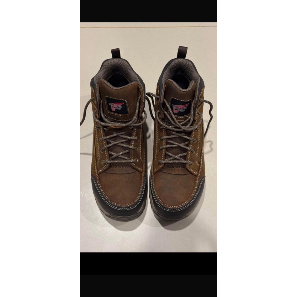 Sepatu RedWings