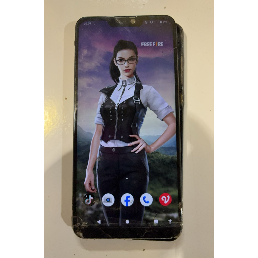 asus max pro m2 4/64Gb minus retak NEGO