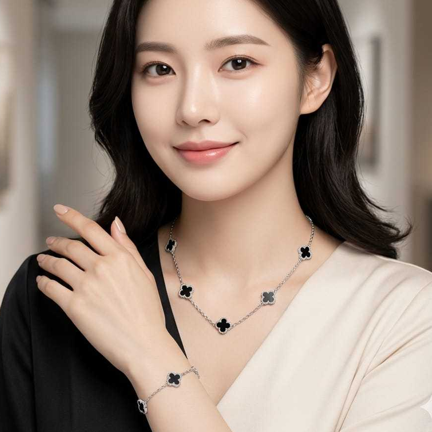 Set Kalung Dan gelang Clouver Titanium silver wanita