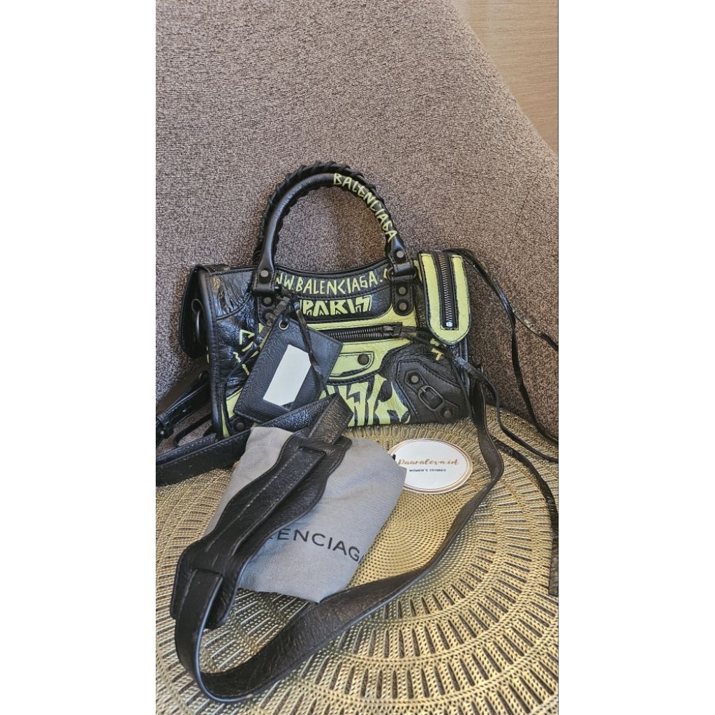 Balenciaga grafiti mini city