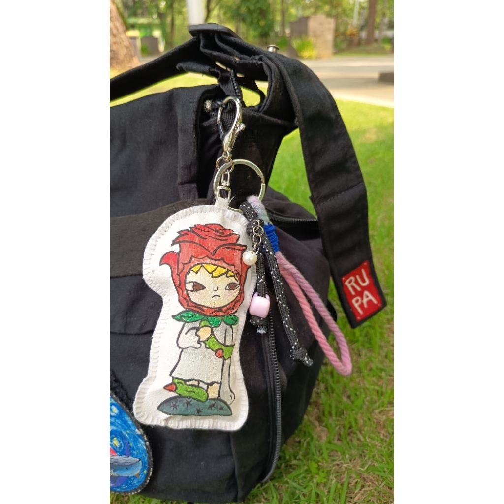 Bag charm keychain Hirono The Rose / gantungan kunci
