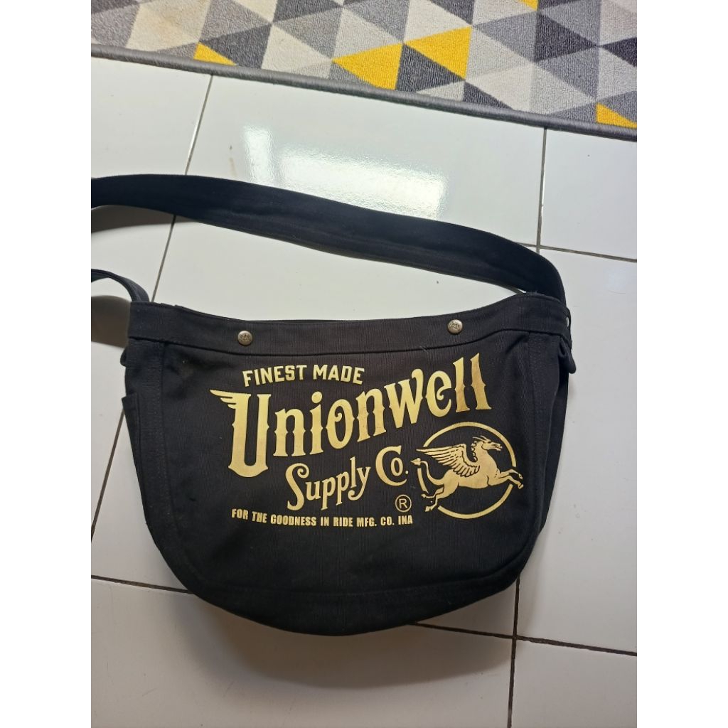 UNIONWELL MESSENGER BAG