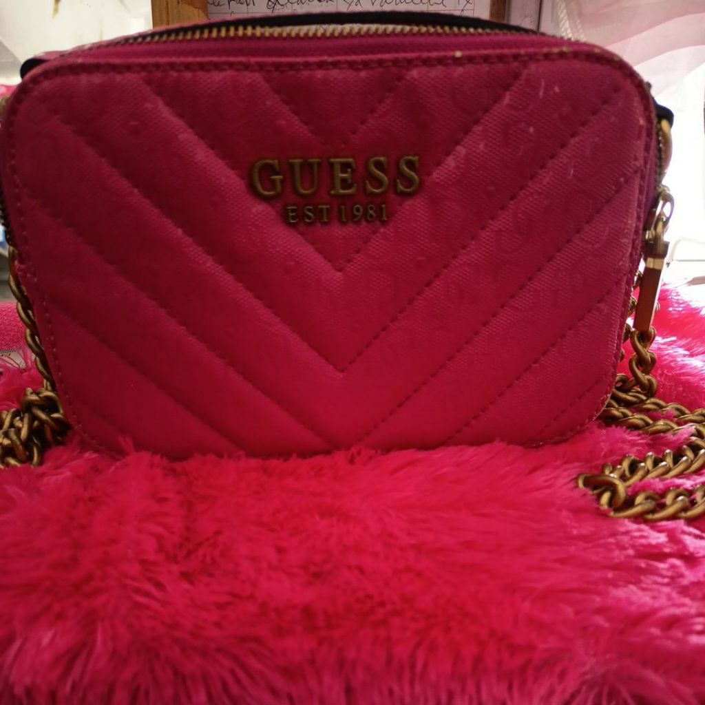 Preloved | SLING BAG GUESS ORIGINAL FUSCHIA (BACA DESKRIPSI)