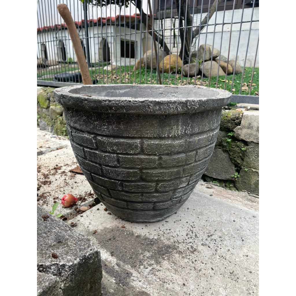 Pot semen motif batu diameter 50 cm besar