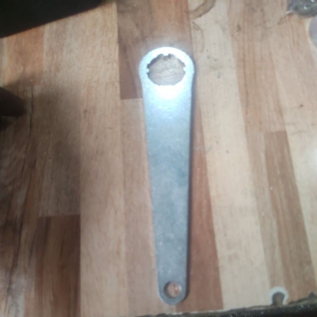 Sprocket Shimano  CS-HG70 Removal Tool Kunci Sprocket Shimano Capreo CS-HG70 sama persis dengan Kunc