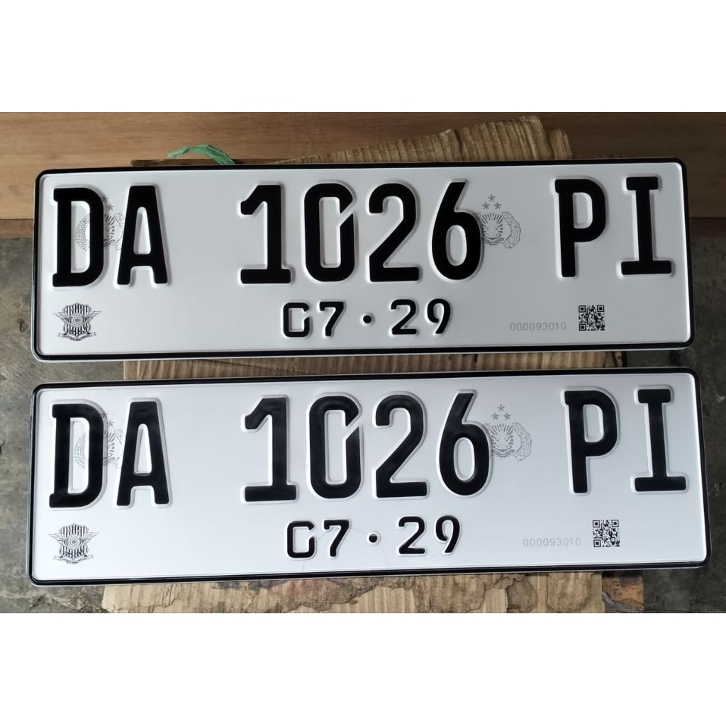 Plat mobil reflektif putih barcode