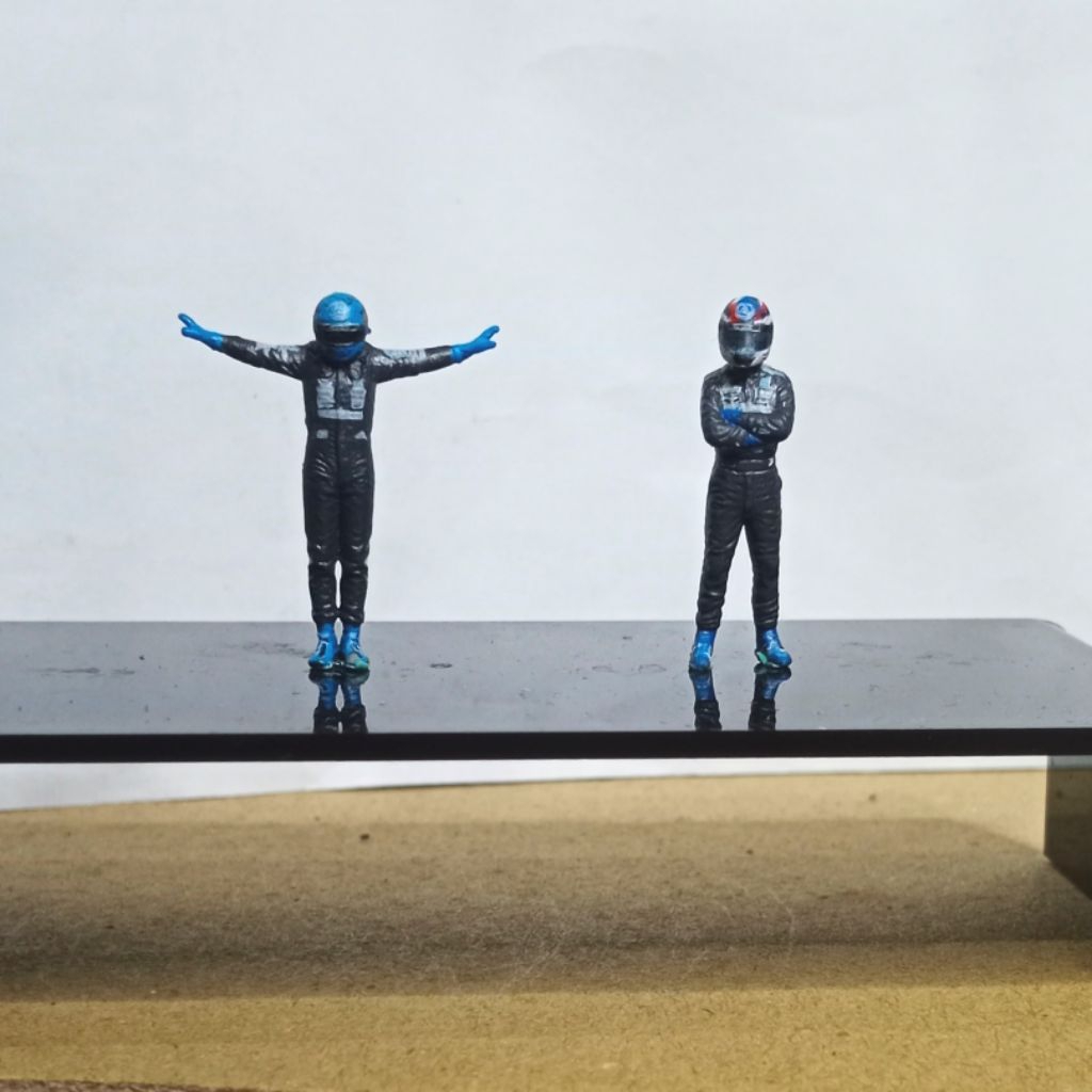 Mini Figure 1:64 Pembalap F1 Mercedes Petronas, SET (2pcs), Formula 1 for Diorama Miniatur Diecast H