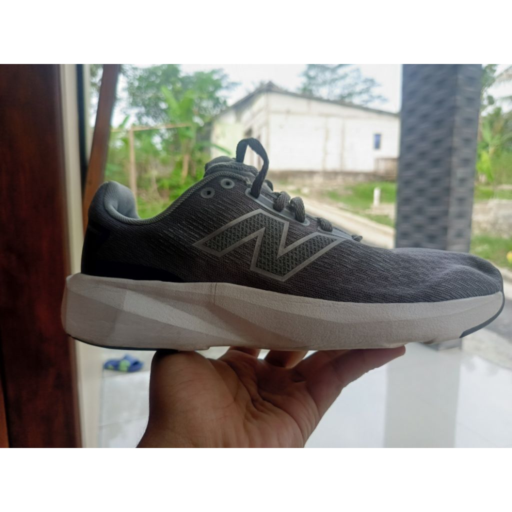 Sepatu Running NB 413 second Original