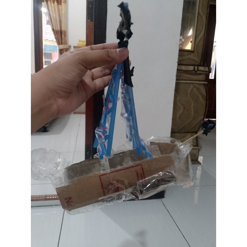 kerajinan tangan miniatur kora-kora