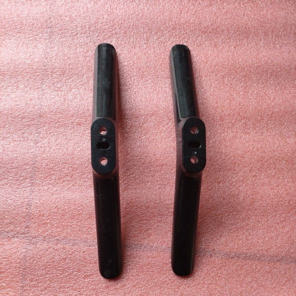 dudukan tv kaki tv CHIQ 32G7P