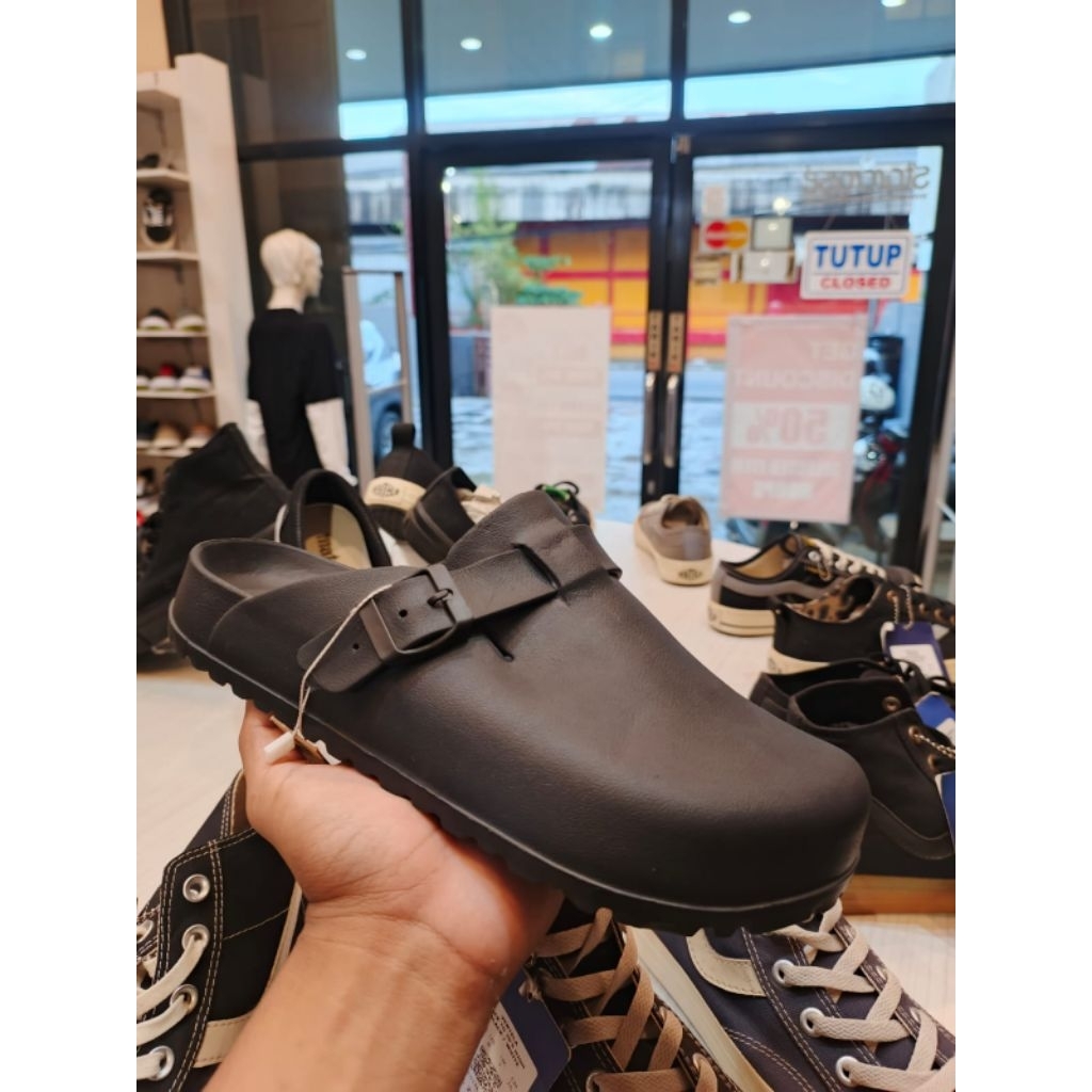 WARNING CLOTHING SANDAL PRIA TERBARU - HOOPS BANJARMASIN