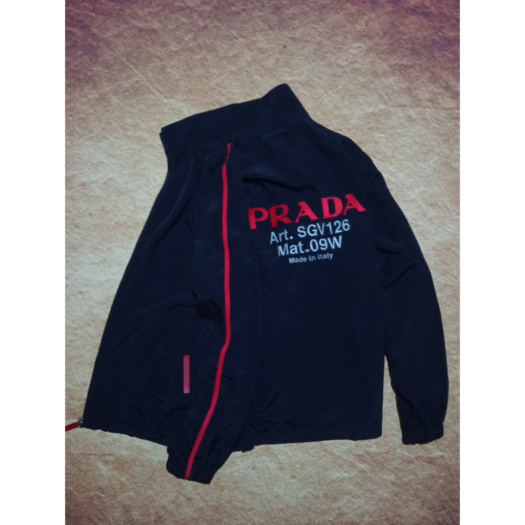 Jaket keren papan atas big logo PRADA MADE IN ITALY bahan adem warna pekat second preloved