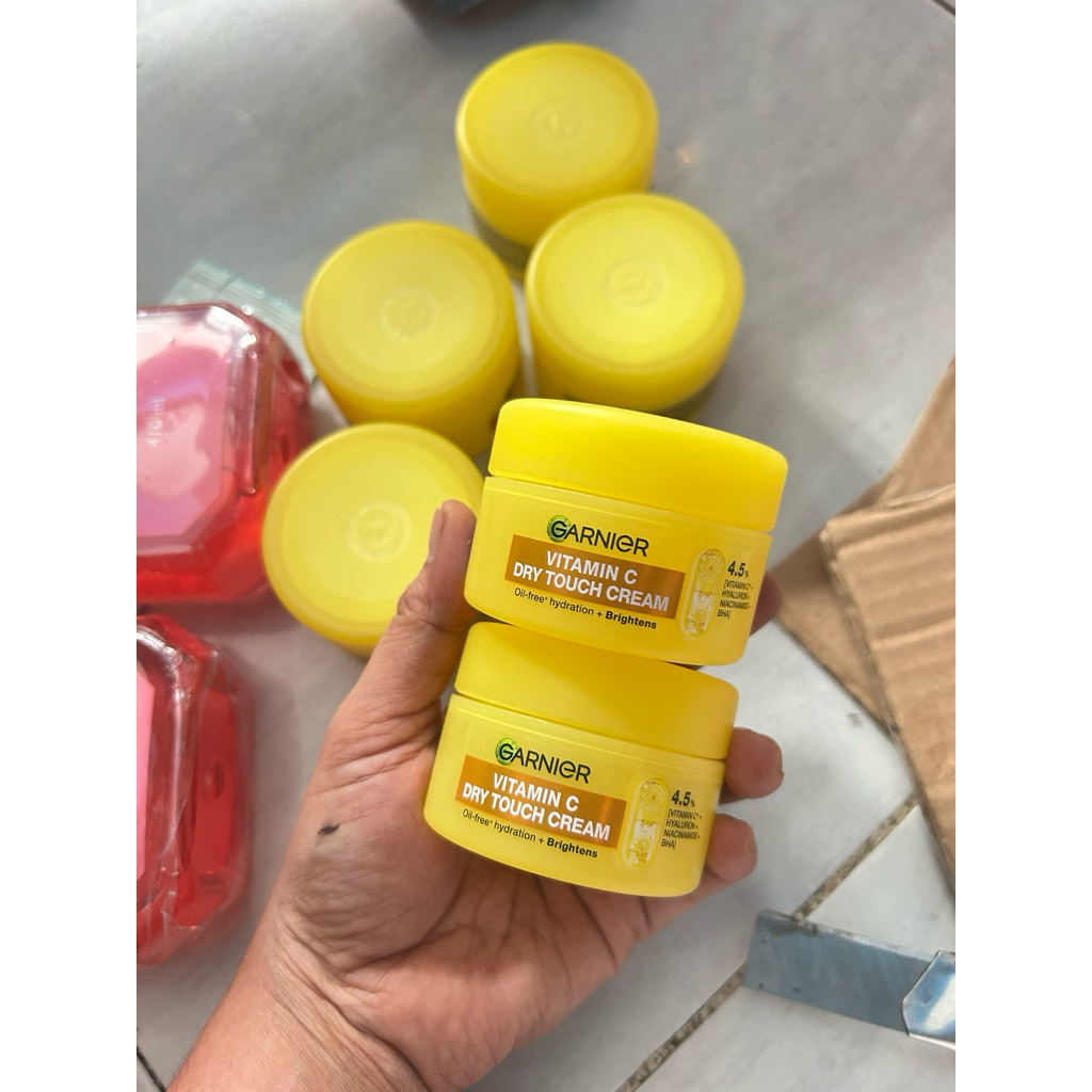 pelembab garnier mochi dry touch cream
