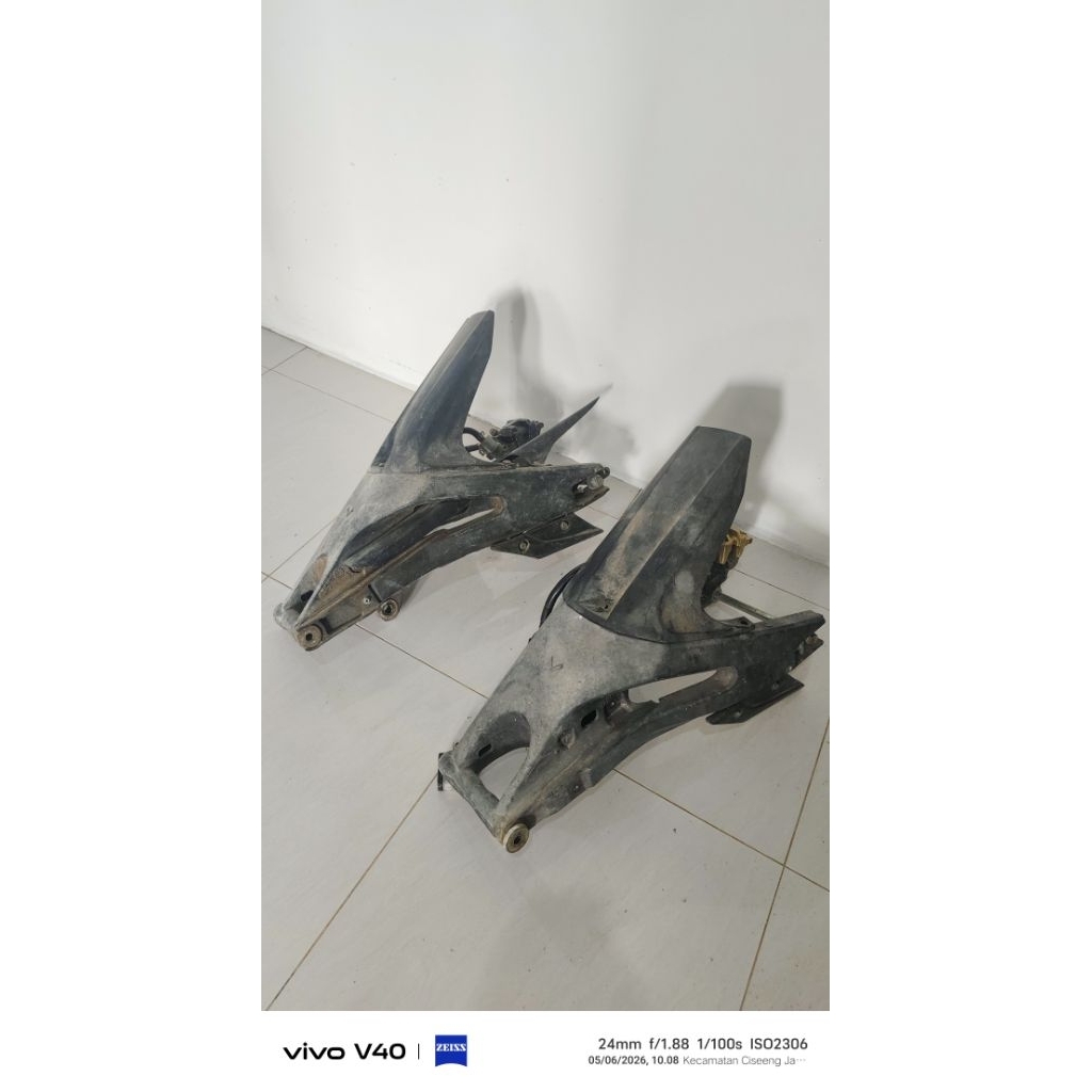 swing arm yamaha R15 V2 endurance original