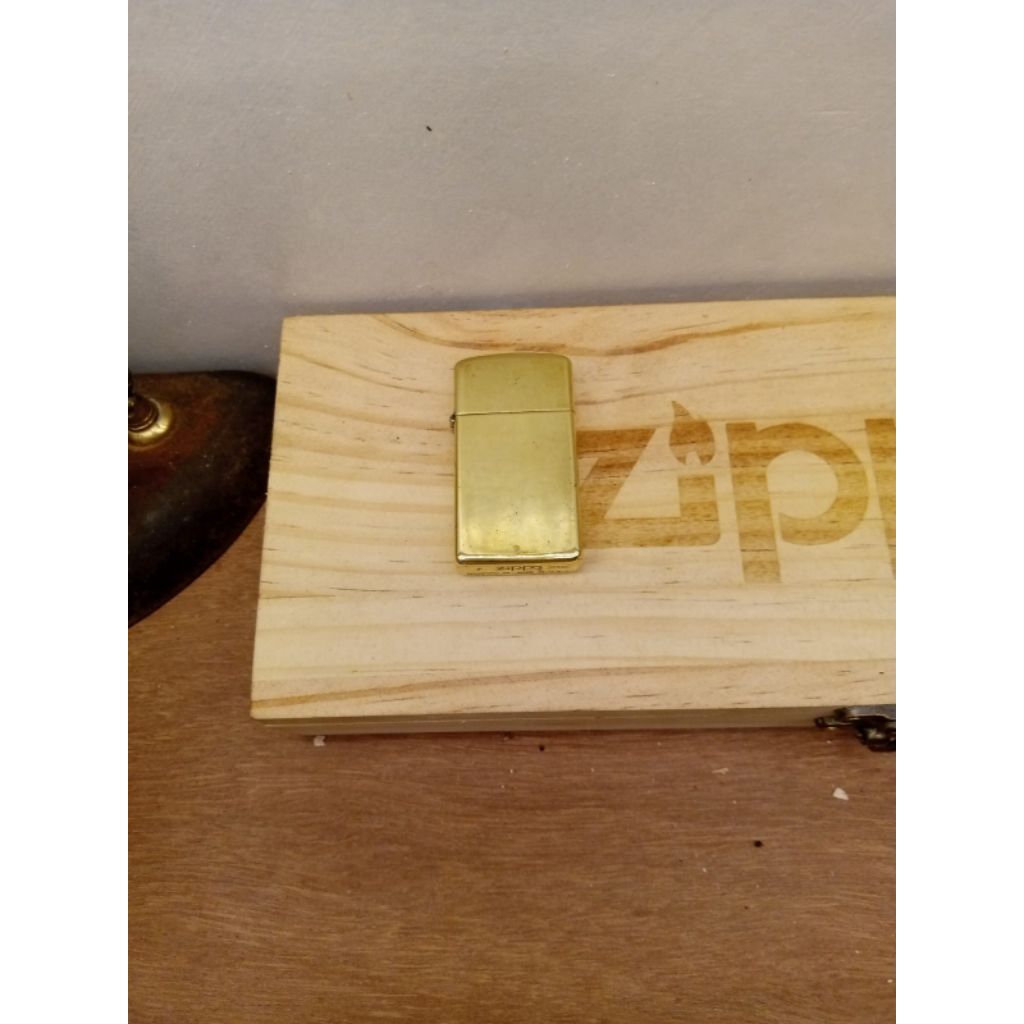 original Zippo slim Brass Romawi XIV