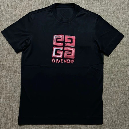 Kaos Vintage Pria Retro Givenchy Ilustrasi Kotak Sketsa Merah Klasik
