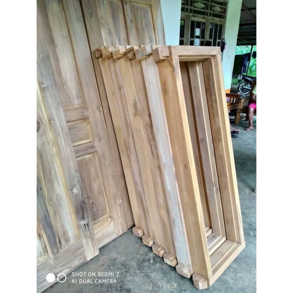 kusen jendela jati