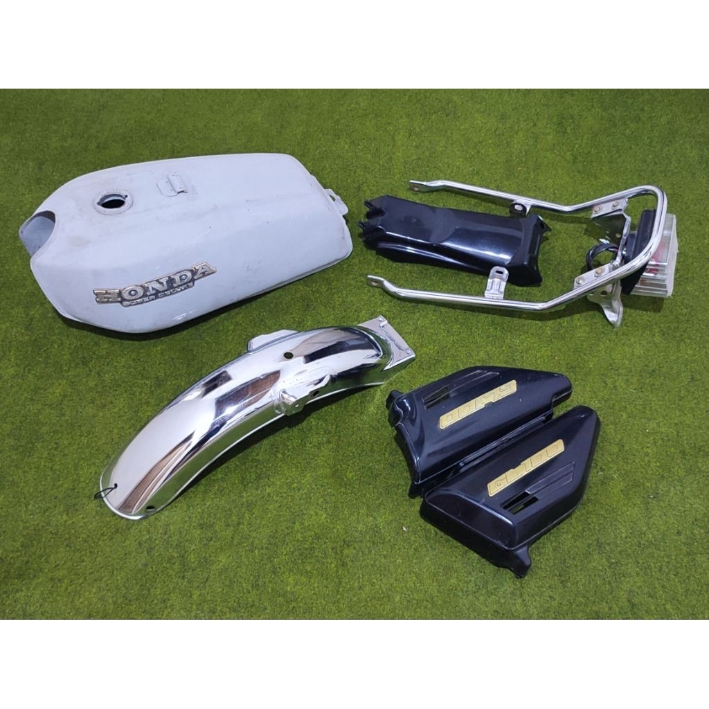 BODY SET / BAJU SET HONDA GL100 SPEK PART - TANGKI ORIGINAL SIAP PAKAI - EMBLEM ORI - (SPAKBOR BELAK