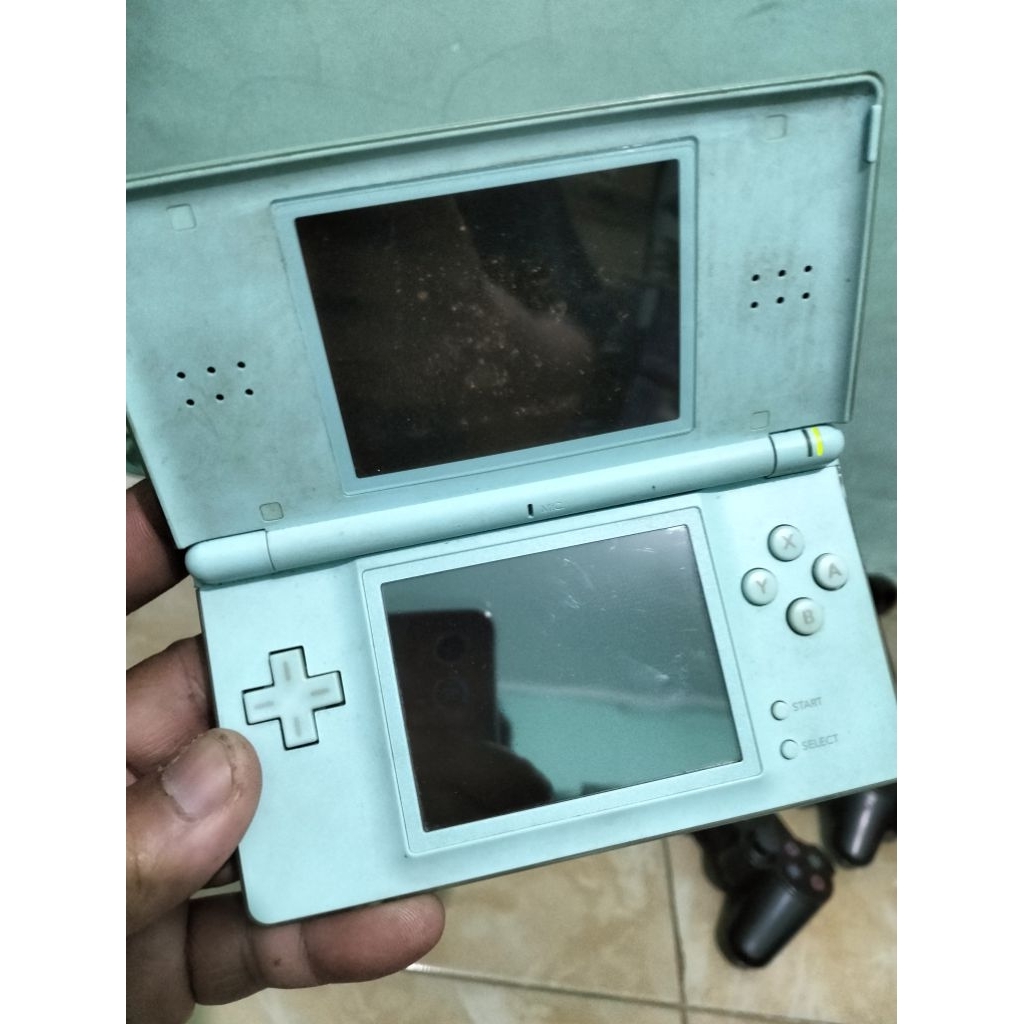 Nintendo DS Lite Rusak Minusan
