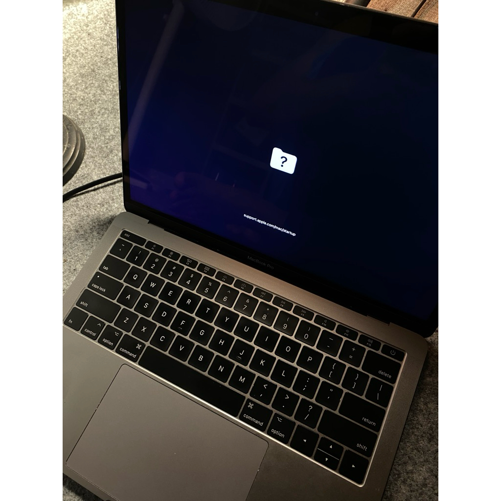 macbook pro 2017 second stuck folder