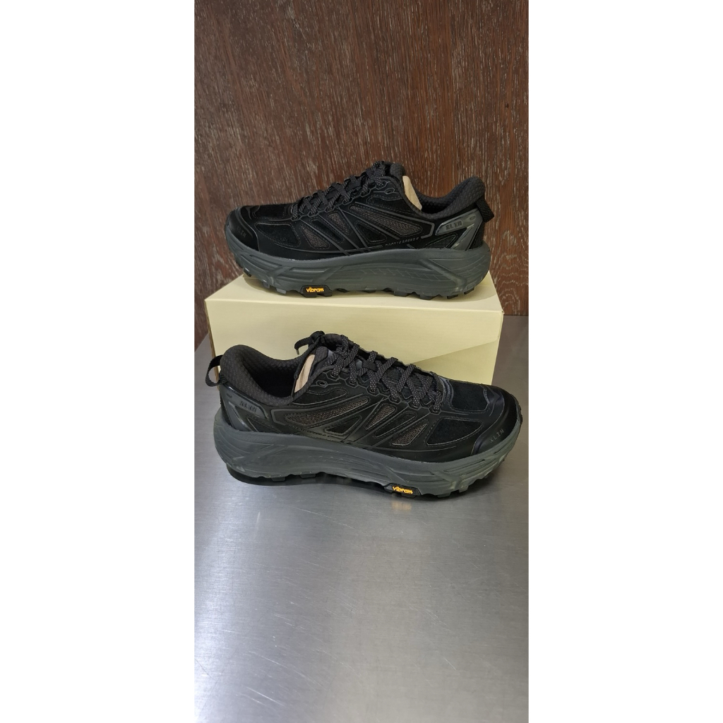 sepatu trail hoka