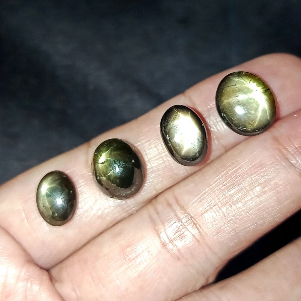 Batu Permata Black Star Sapphire Oval Polos (A1) / Batu Star Safir Hitam Asli