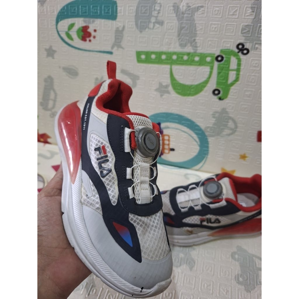 Sepatu Preloved Fila Boa Size 32