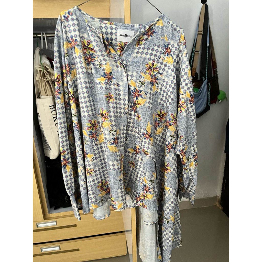 Preloved Blouse Nadjani - Leena Serenity X Mega Iskanti