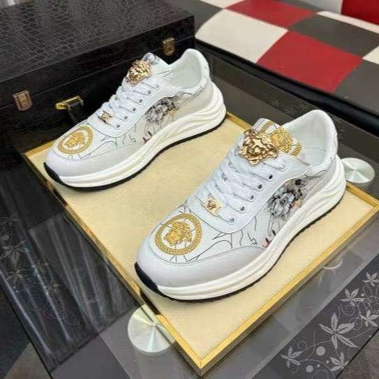 Sepatu olahraga pria Versace baru