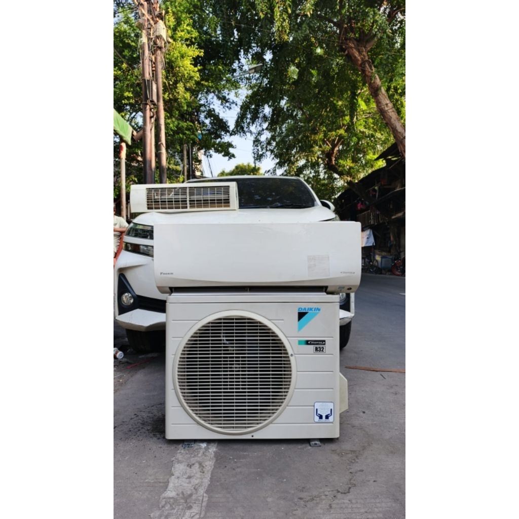 AC Daikin Inverter 1 PK R 32 SECOND + pasang (free ongkir se-jabotabek)