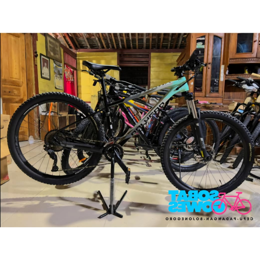SEPEDA MTB POLYGON XTRADA 5 2022 SIZE M 27,5 IN BEKAS BERKUALITAS NORMAL JAYA