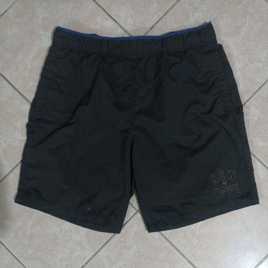 celana pendek MLB