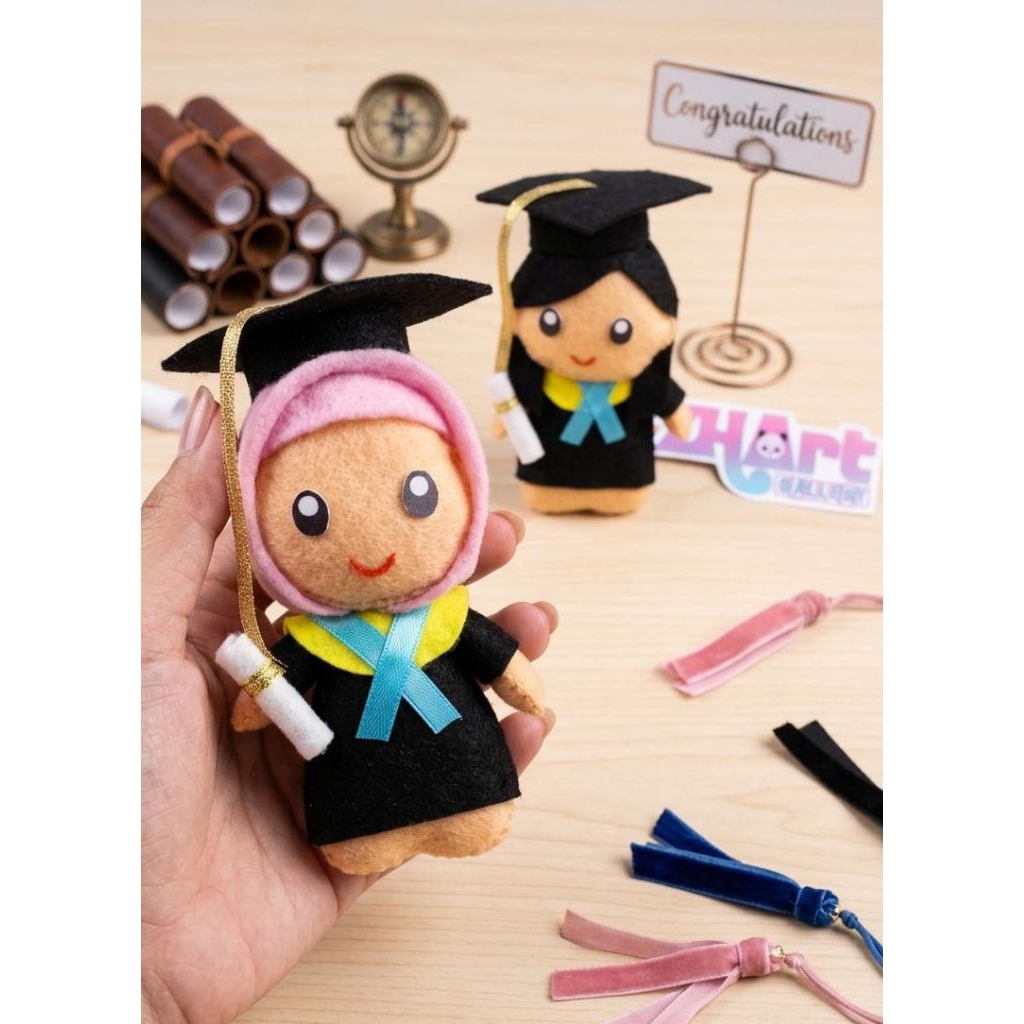 Boneka wisuda mini flanel