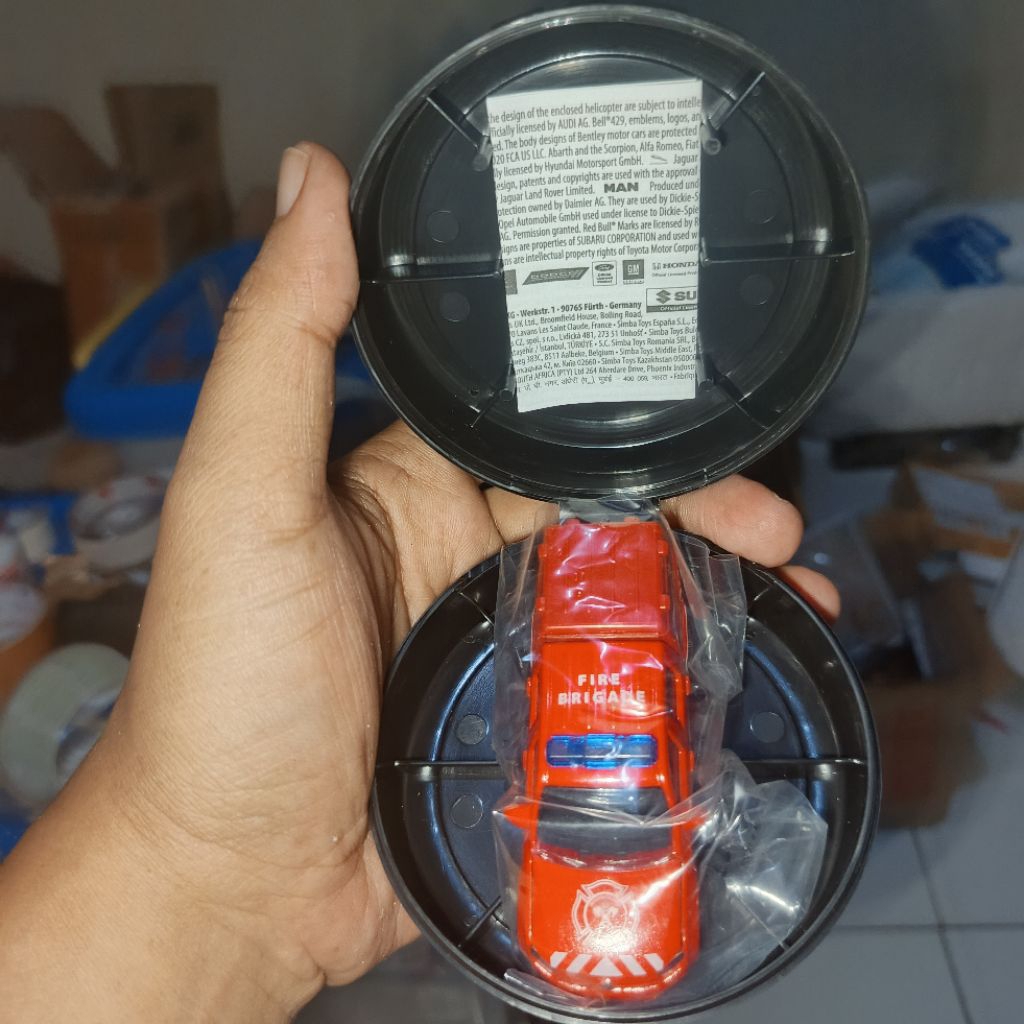 Diecast Majorette Mysteri Pomade Volkswagen VW Amarok Ambulance 127