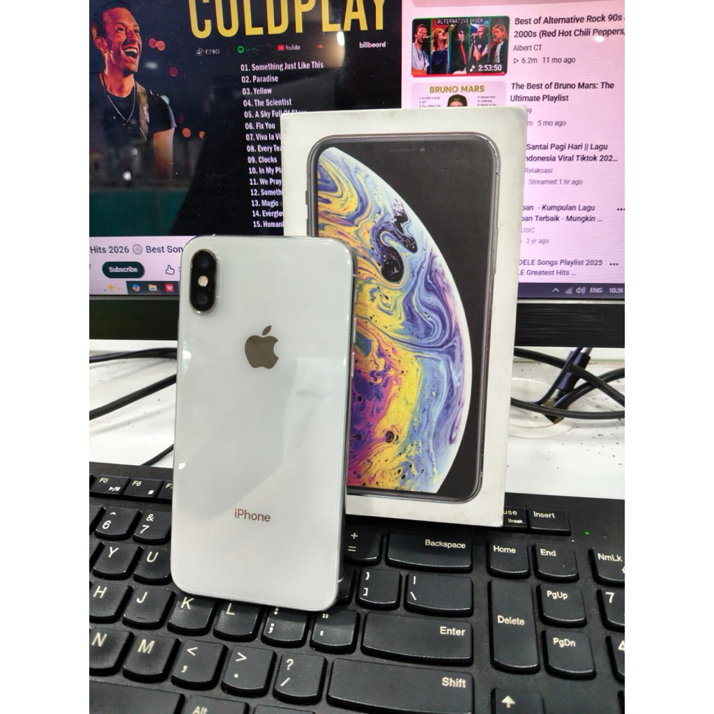 iPhone Xs 64gb unit dus. kondisi masih normal semua, pernah ganti batre bagus face id dan sinyal mas