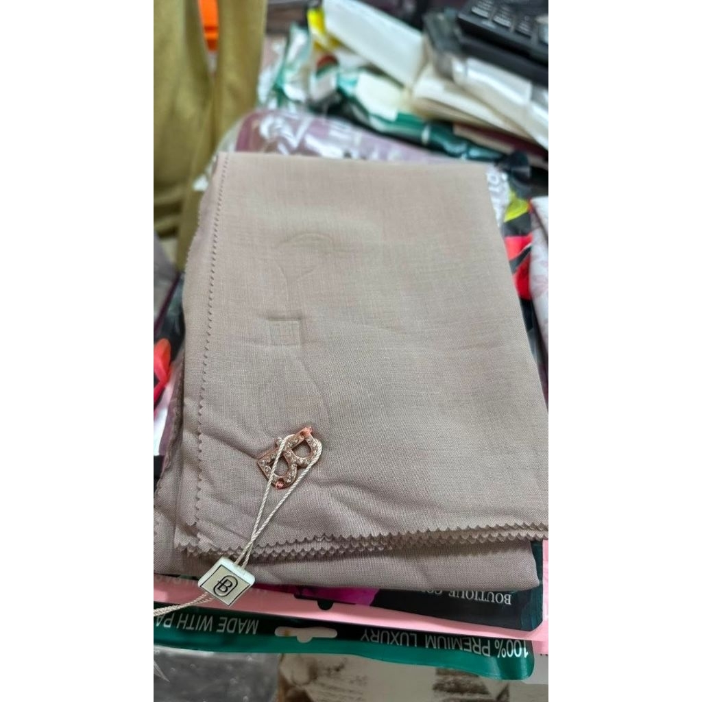 paket usaha Hijab Buckle Scarves Polos Pouch Laser Cut / Jilbab voal segi empat premium kerudung squ
