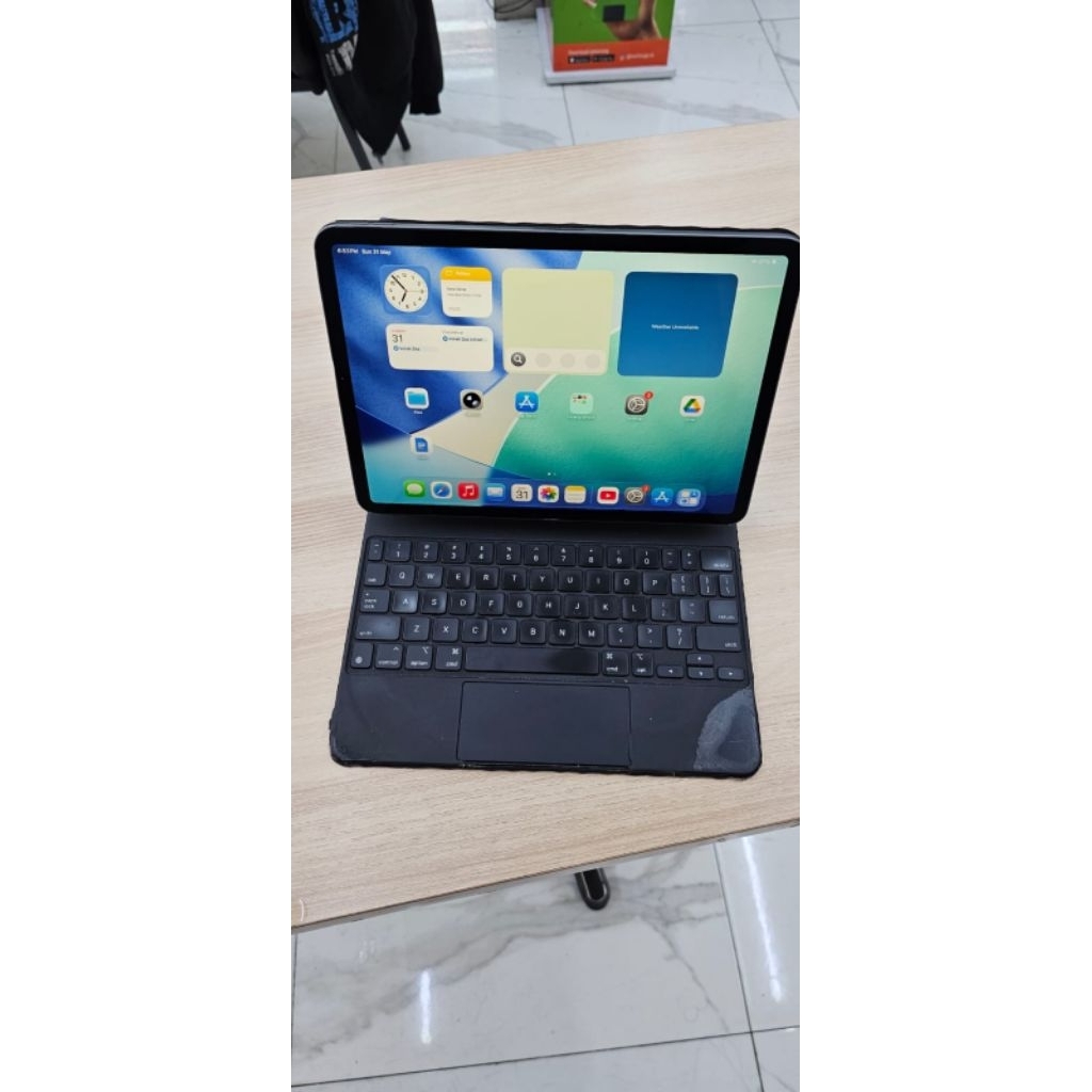 Second IPad Pro 11 Inch Gen 2 Bonus Magic Keboard