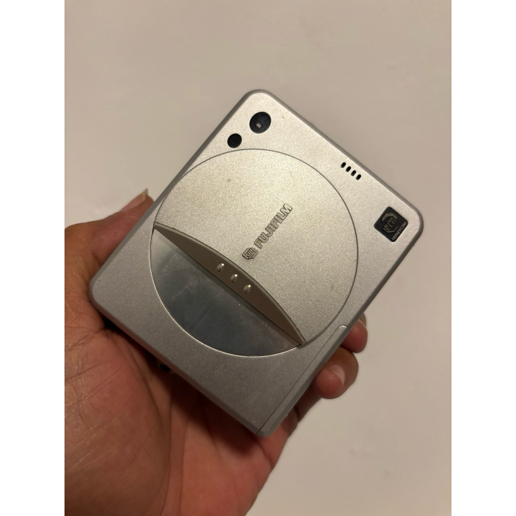 FUJIFILM finepix 50i