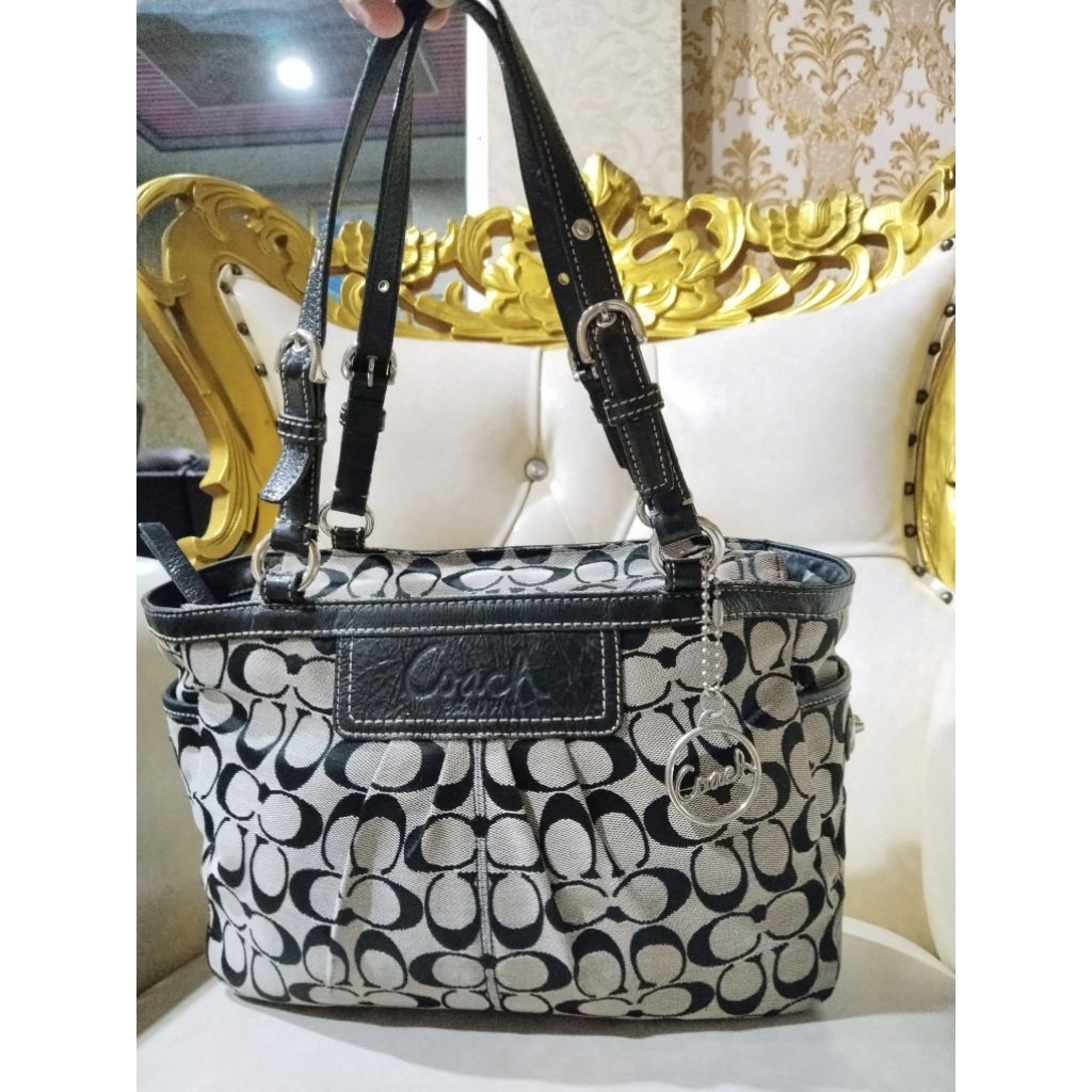 Tas COACH bekas pemakaian, second seken preloved