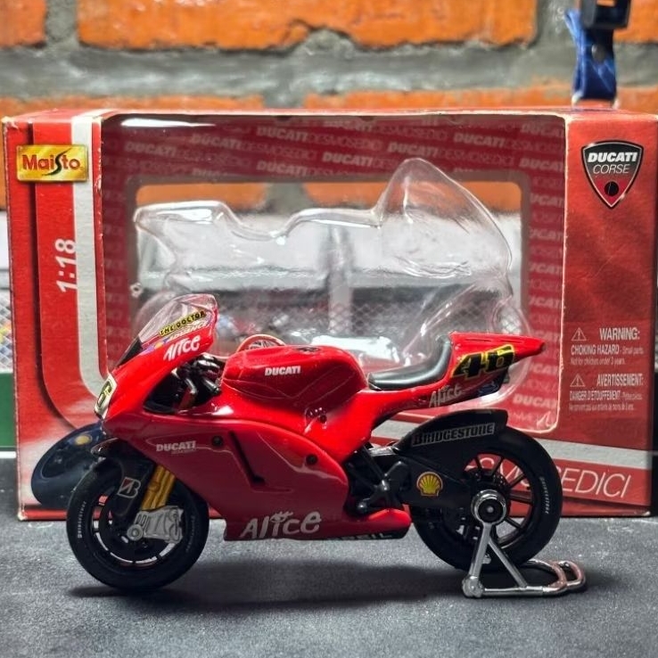 Maisto MotoGP Ducati Desmosedici - Valentino Rossi #46