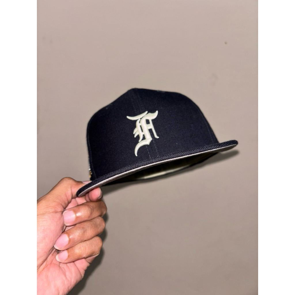 Topi New Era x Fear Of God FOG World Series Patch 59Fifty 5950 Fitted Hat size 7 3/8