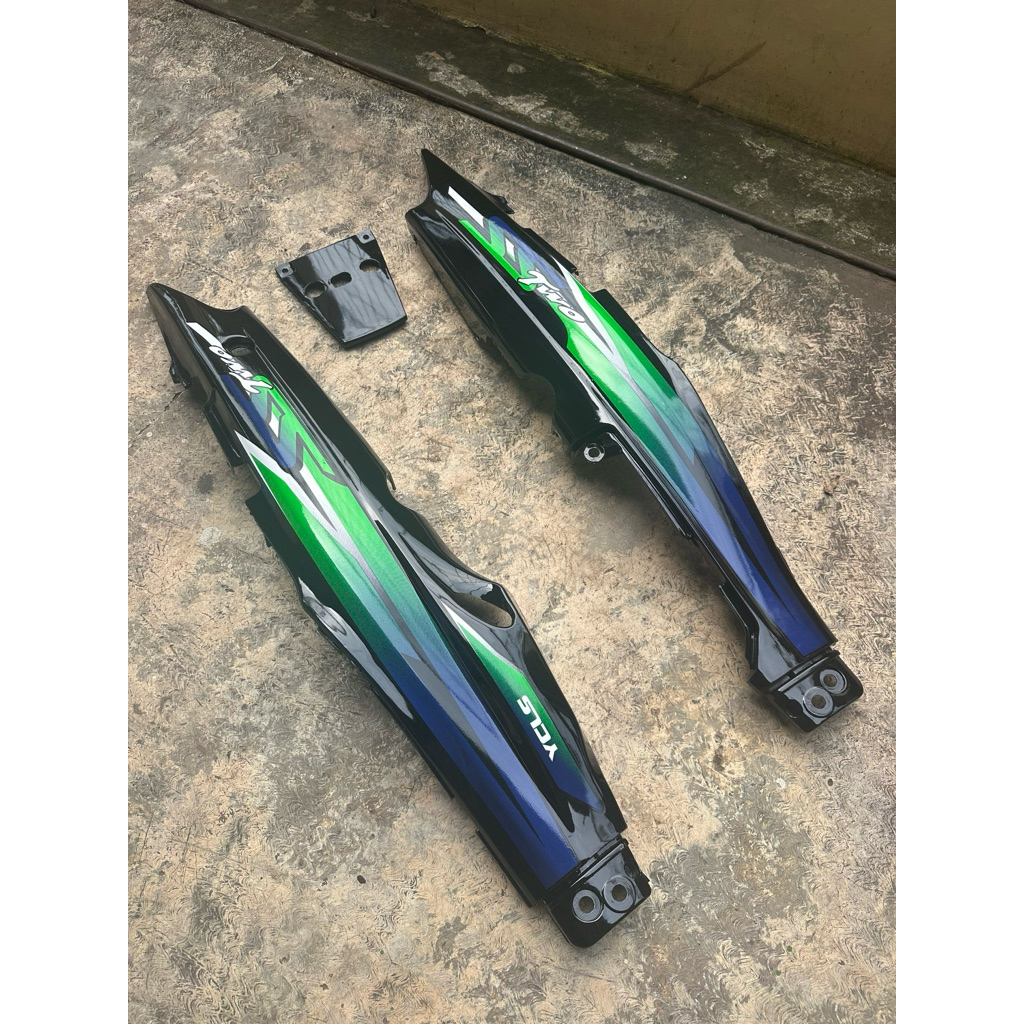 Body samping yamaha fiz r warna hitam set striping ss two