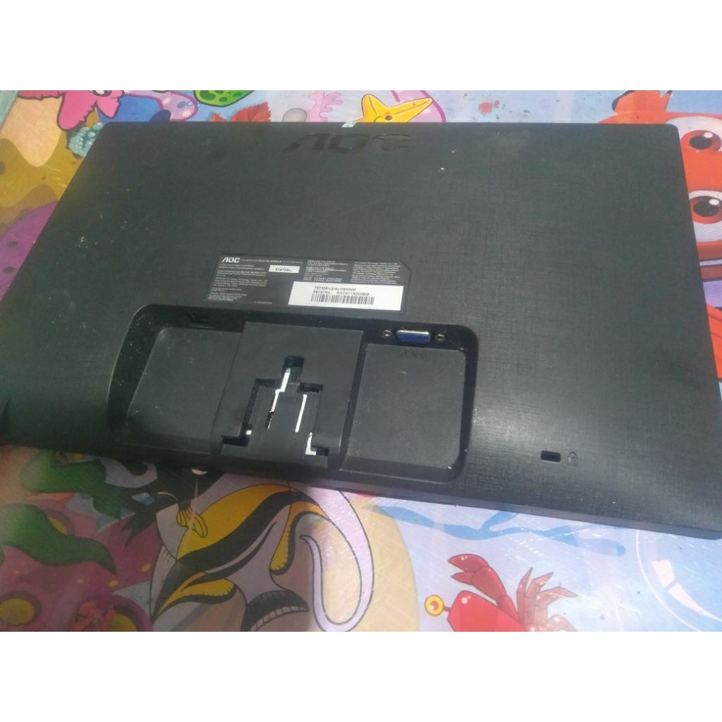 monitor LCD AOC E1670S layar pecah
