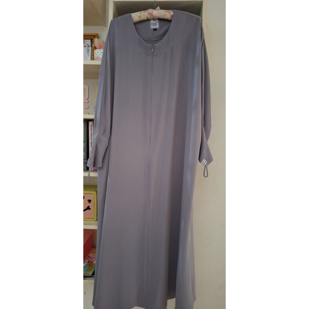 Preloved Luna Abaya by Elmadina warna silver lilac