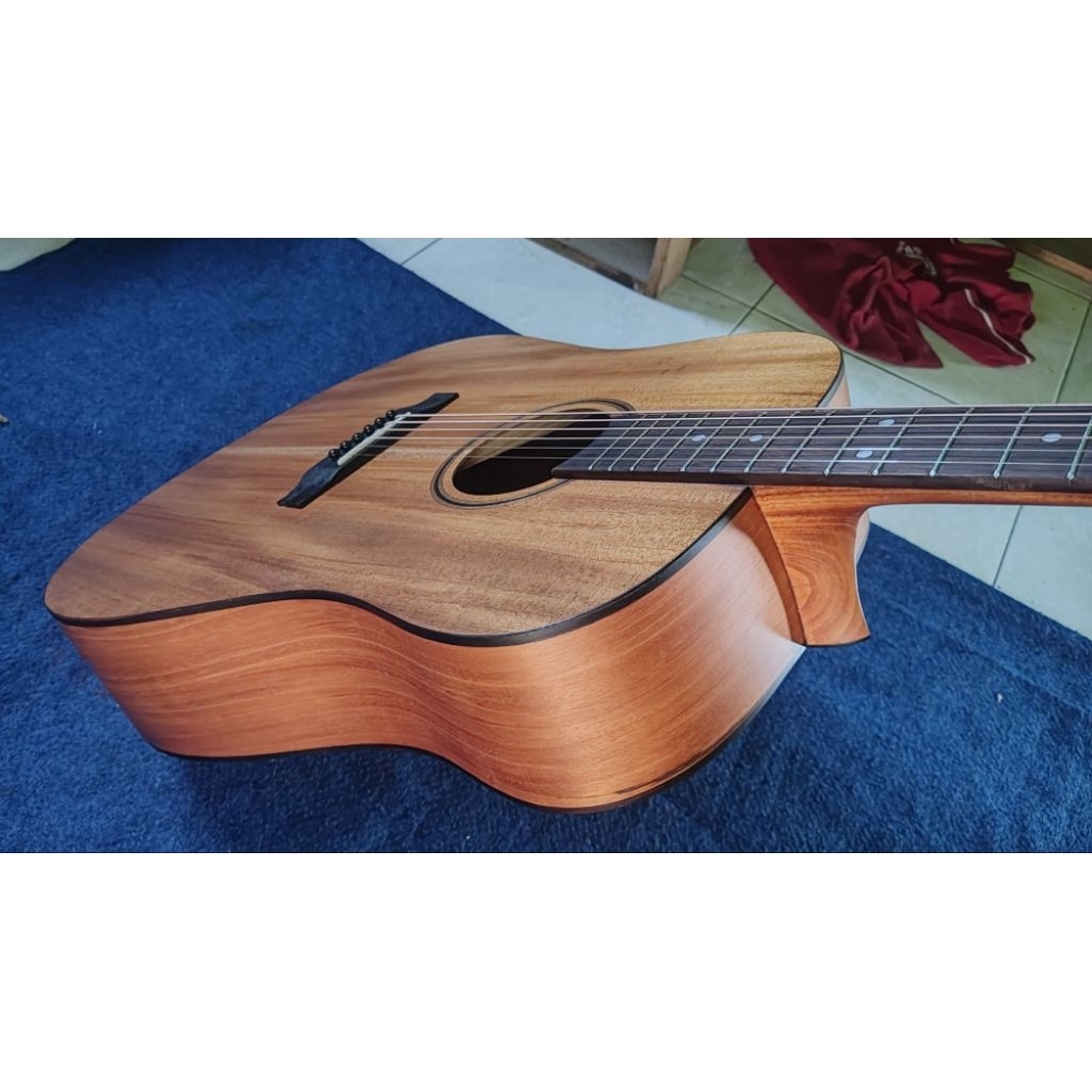 gitar solid mahogani