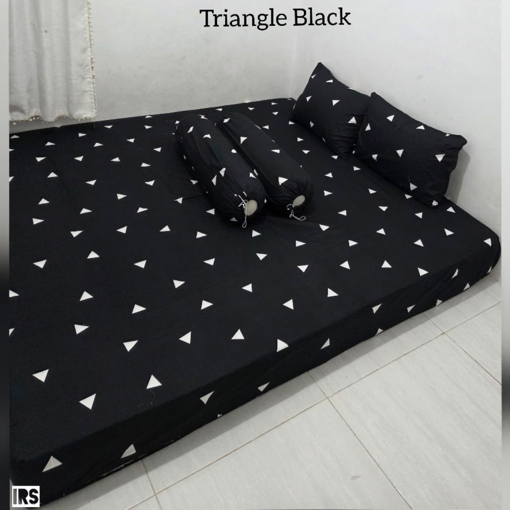 sprei triangle black